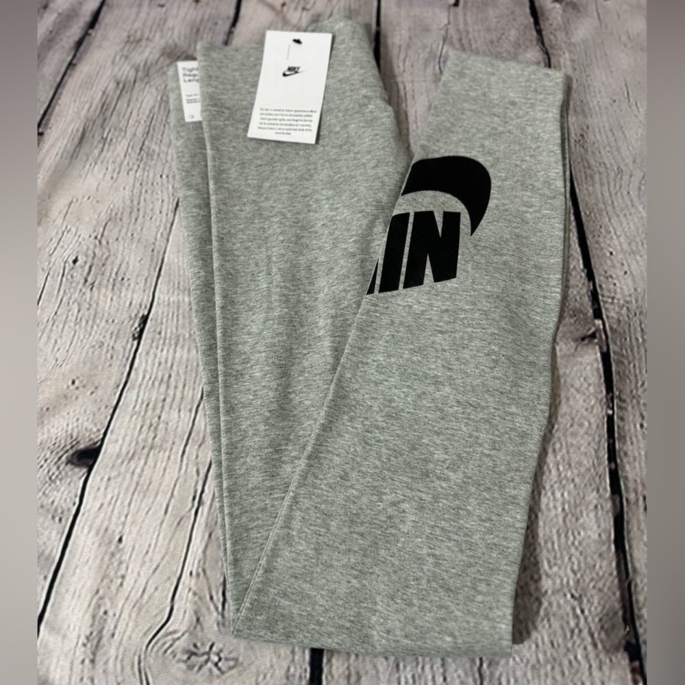 NWT Nike Womens Legasee Leggings *Small*